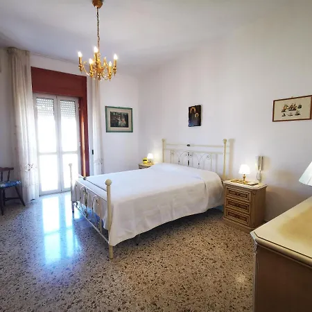Lido Piccolo Vista Mare Con Garage - Apulia * גאליפולי