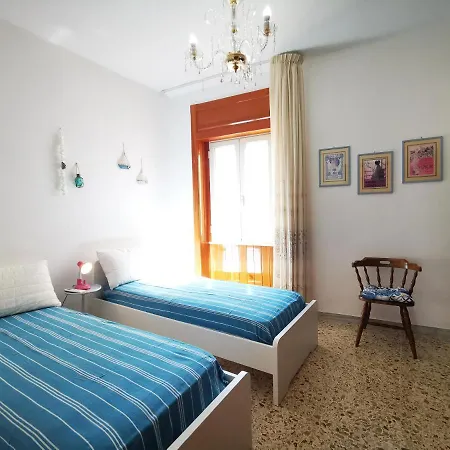 Lido Piccolo Vista Mare Con Garage - Apulia * גאליפולי