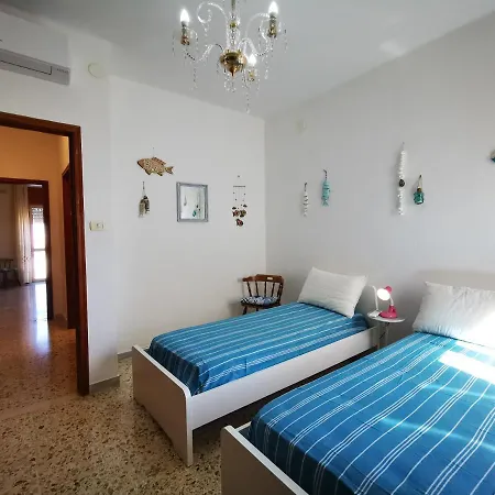 Lido Piccolo Vista Mare Con Garage - Apulia *